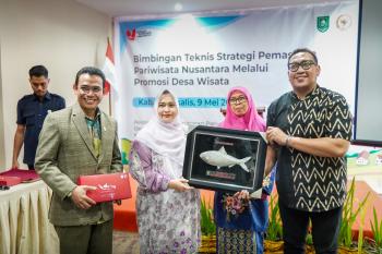 Hendry Munief Siap Berkolaborasi Kembangkan Pulau Rupat dan Desa Wisata dengan Bupati Kasmarni