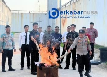 Rutan Batam Musnahkan Barang Bukti Hasil Razia,Wujud Nyata Komitmen Ciptakan Lingkungan Pemasyarakatan Aman Dan Tertib.