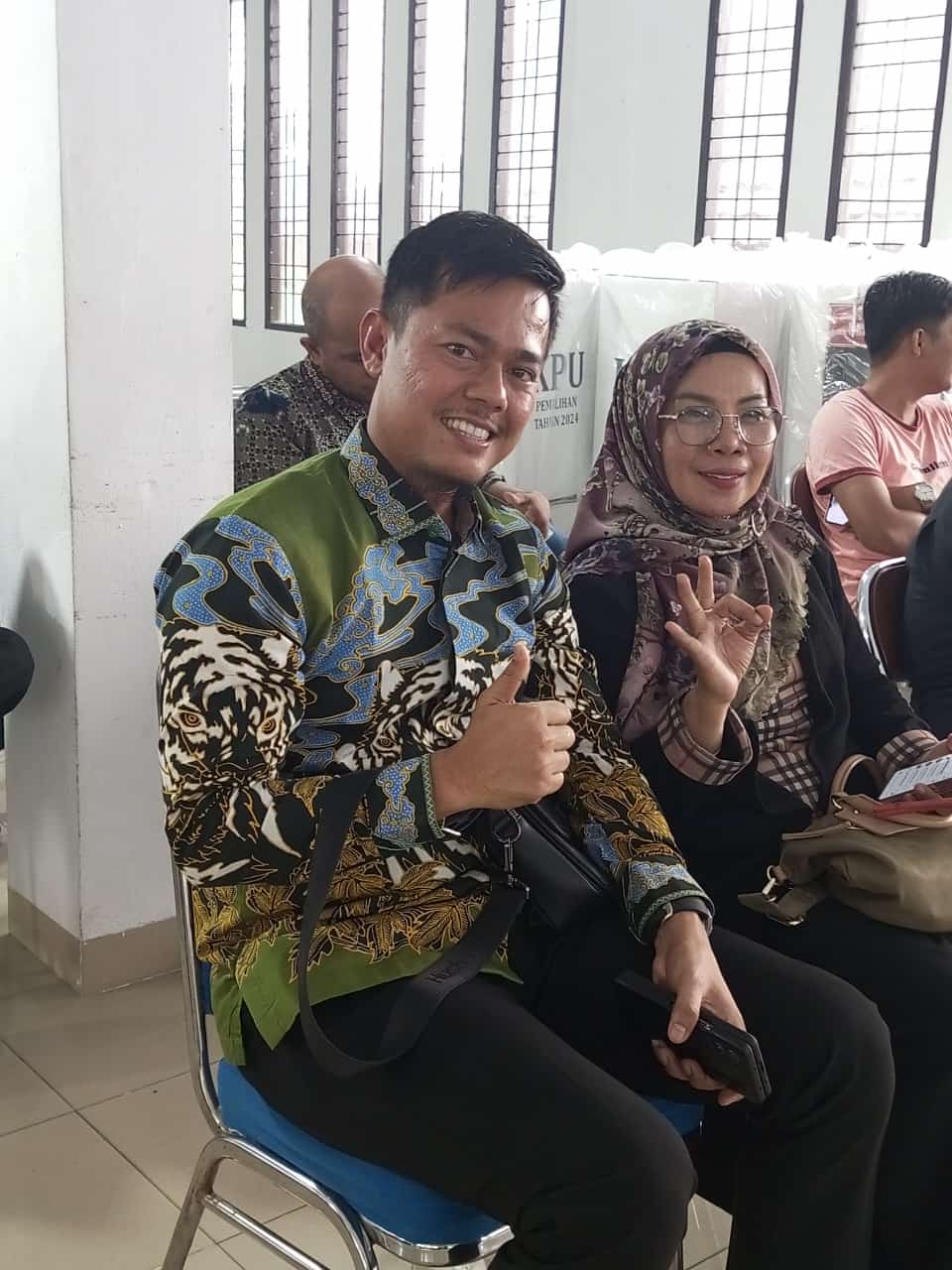 Pirdaus SE Dampingi Cawabup Misharti Kawal Pleno Kecamatan Tambang