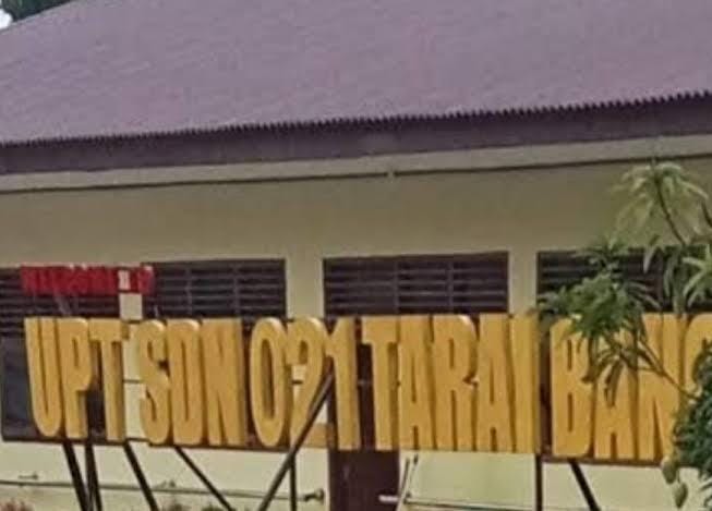 'Manusia atau Hantu