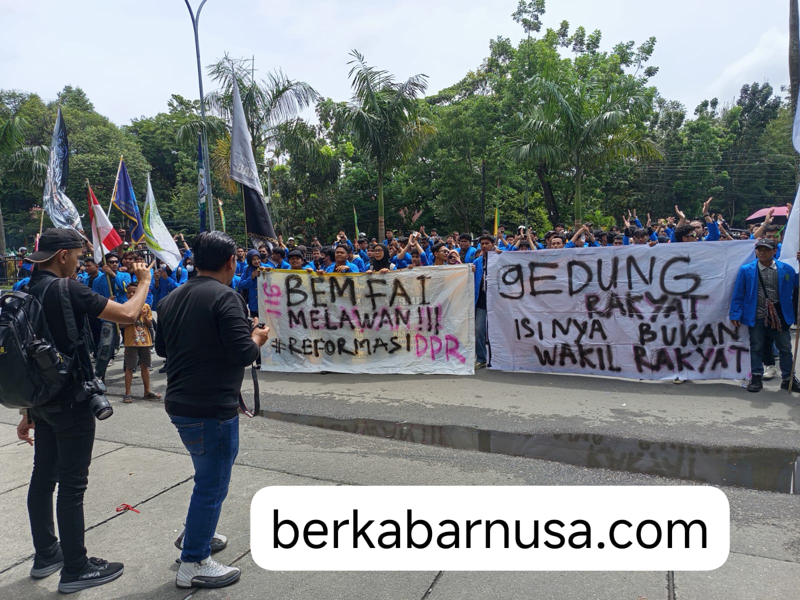 Aksi Unjuk rasa Mahasiswa di DPRD Riau Berjalan Damai dan Tertib