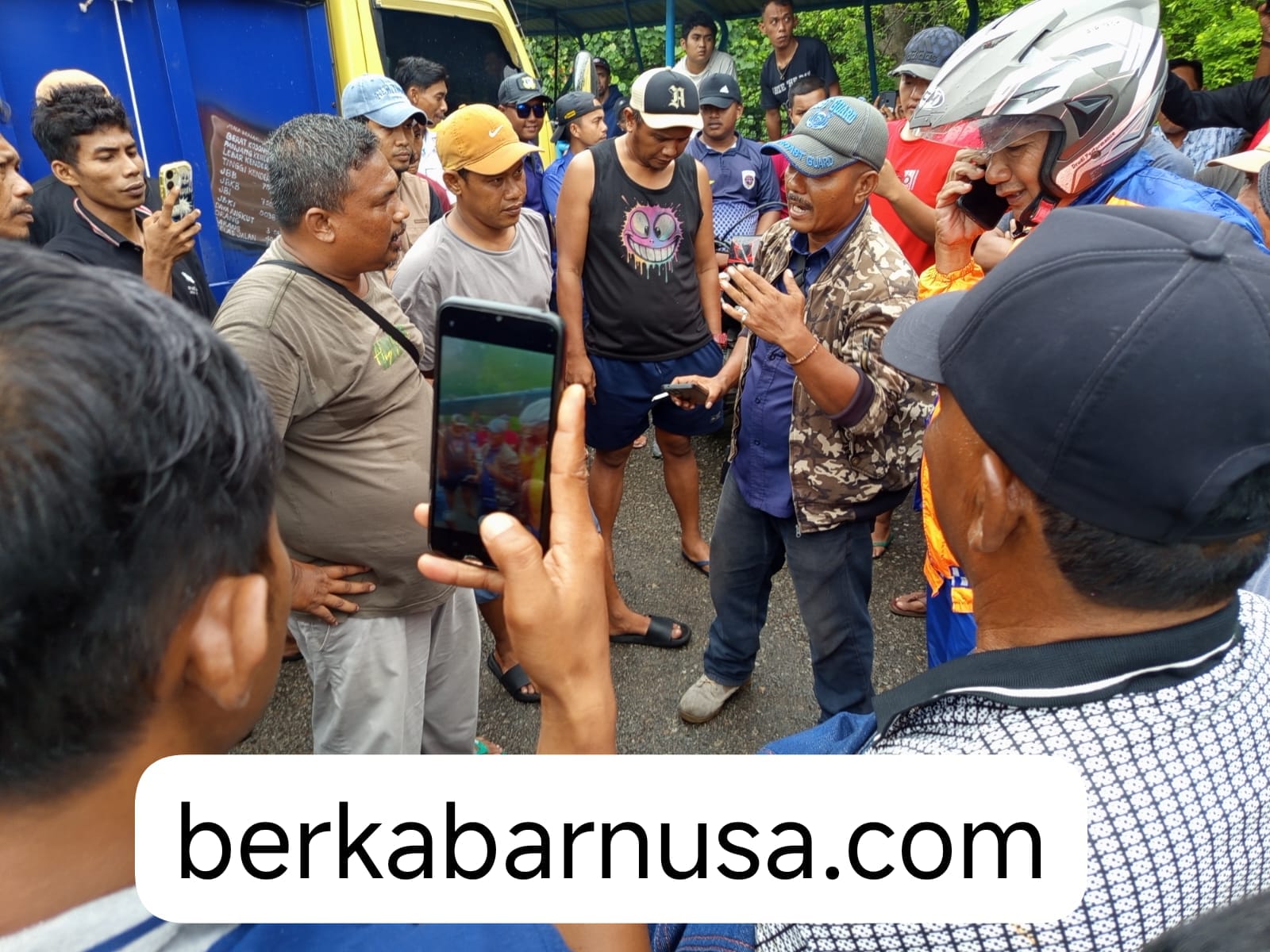 Massa Desak Kadishub Bengkalis Turun ke Pelabuhan Bengkalis