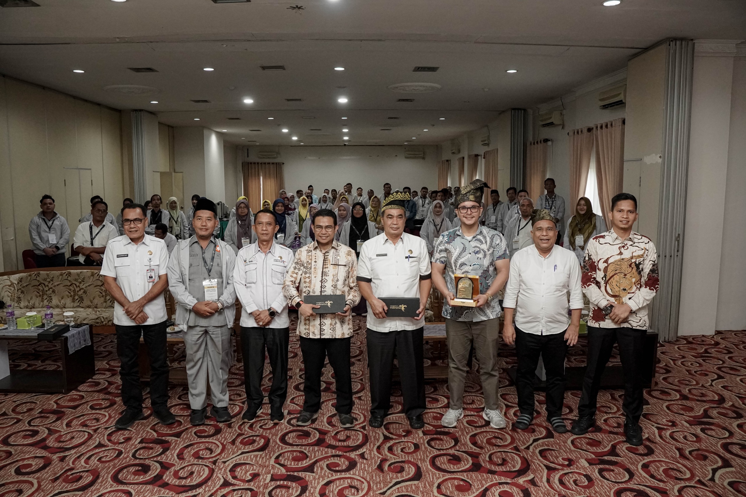 Hendry Munief Dorong Pariwisata Rohul Mendunia: Bentuk Komunitas Digital dan Viralkan Kontennya